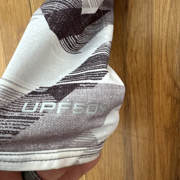 Coolibar UPF 50+ Women's Accelera Tee Fitness Gray/ White Size Small - Picture 7 of 7